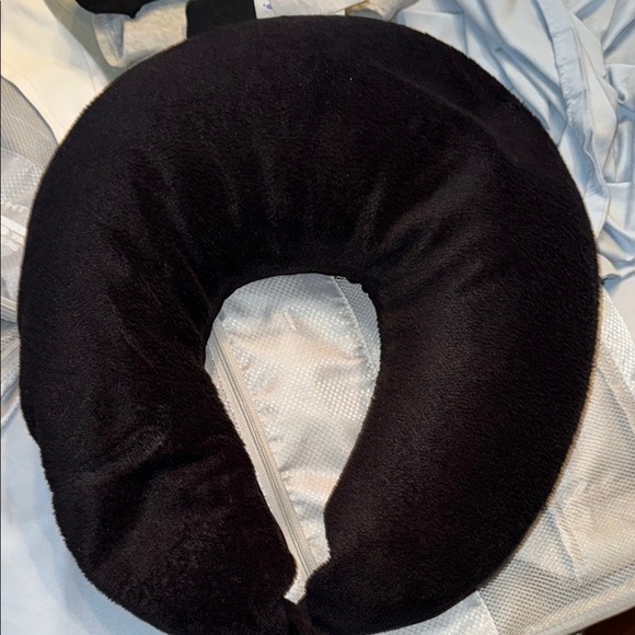 Black Travel Neck Pillow CLOUDZ micro bead foam - Picture 1 of 2